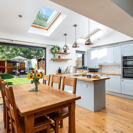 Charming Family Home With Stoves, Garden & Parking Bristol Bagian luar foto