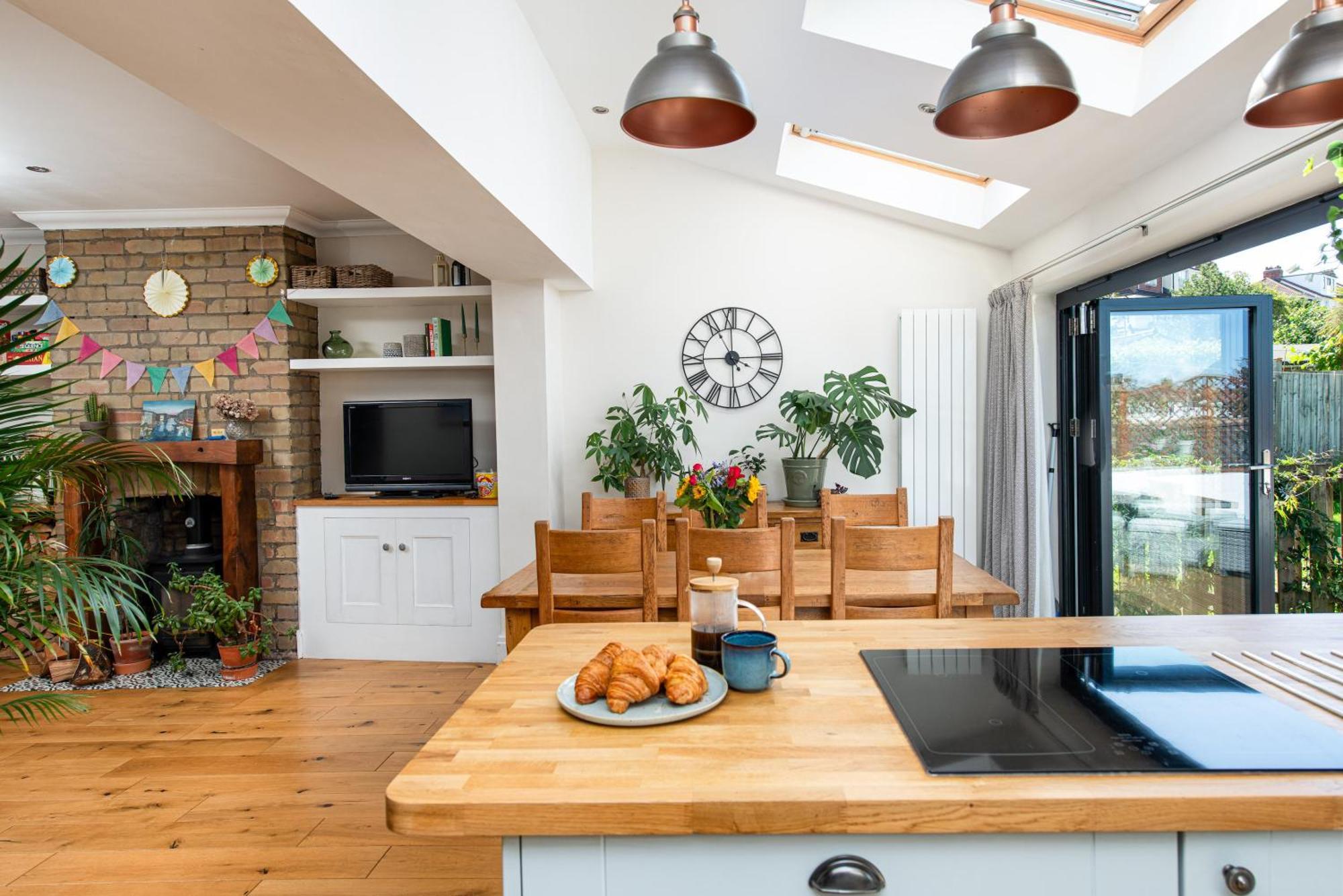 Charming Family Home With Stoves, Garden & Parking Bristol Bagian luar foto