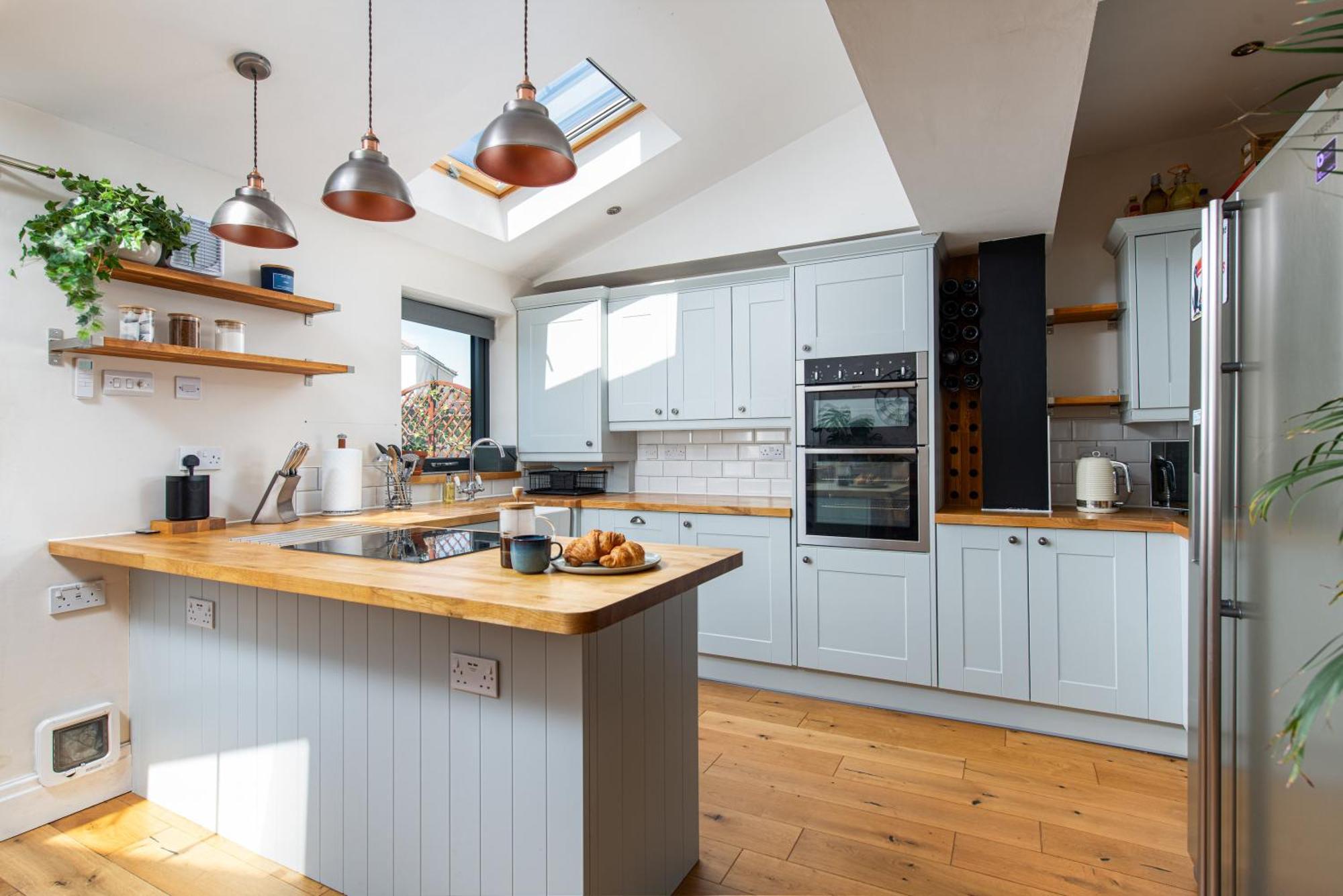 Charming Family Home With Stoves, Garden & Parking Bristol Bagian luar foto
