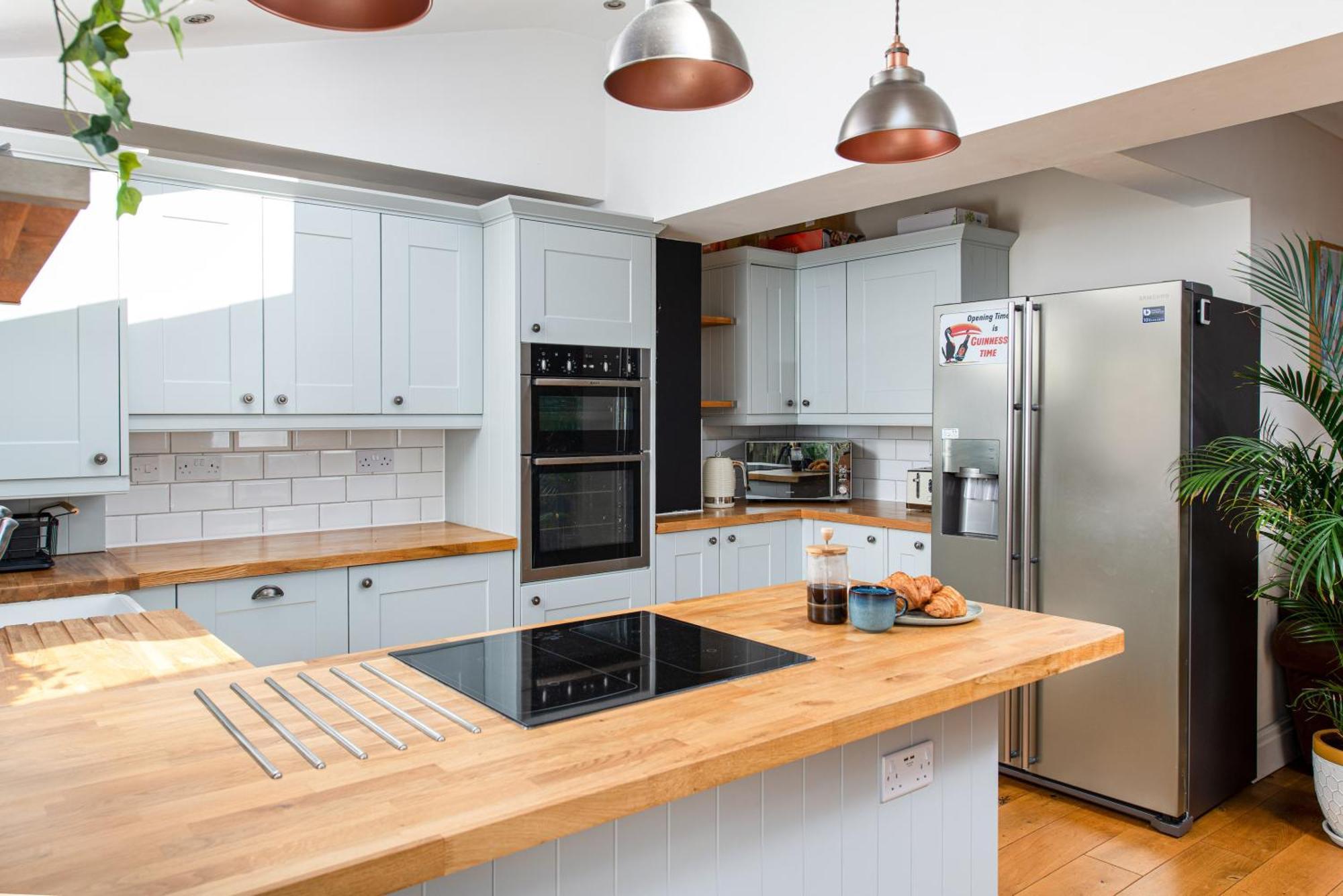 Charming Family Home With Stoves, Garden & Parking Bristol Bagian luar foto