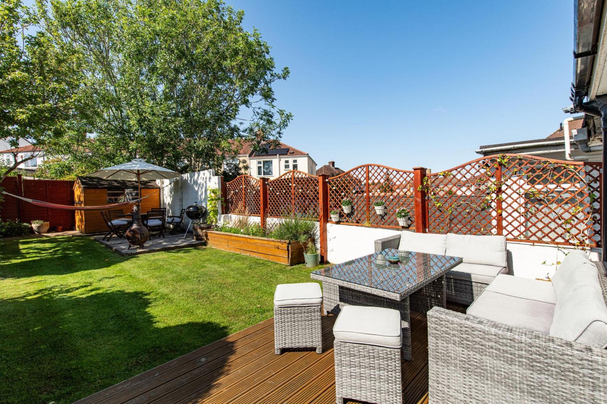 Charming Family Home With Stoves, Garden & Parking Bristol Bagian luar foto