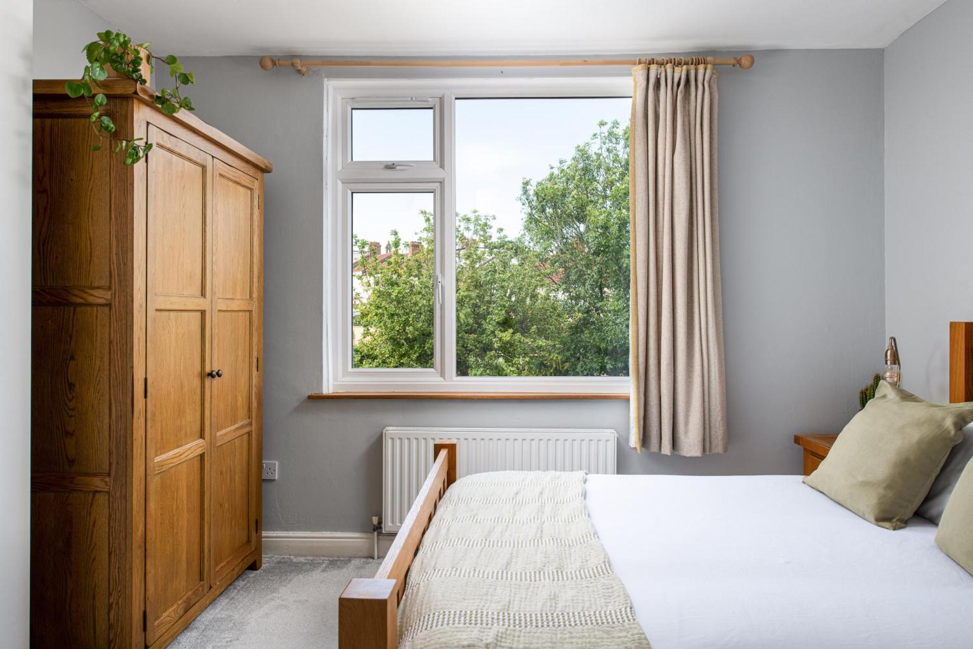 Charming Family Home With Stoves, Garden & Parking Bristol Bagian luar foto