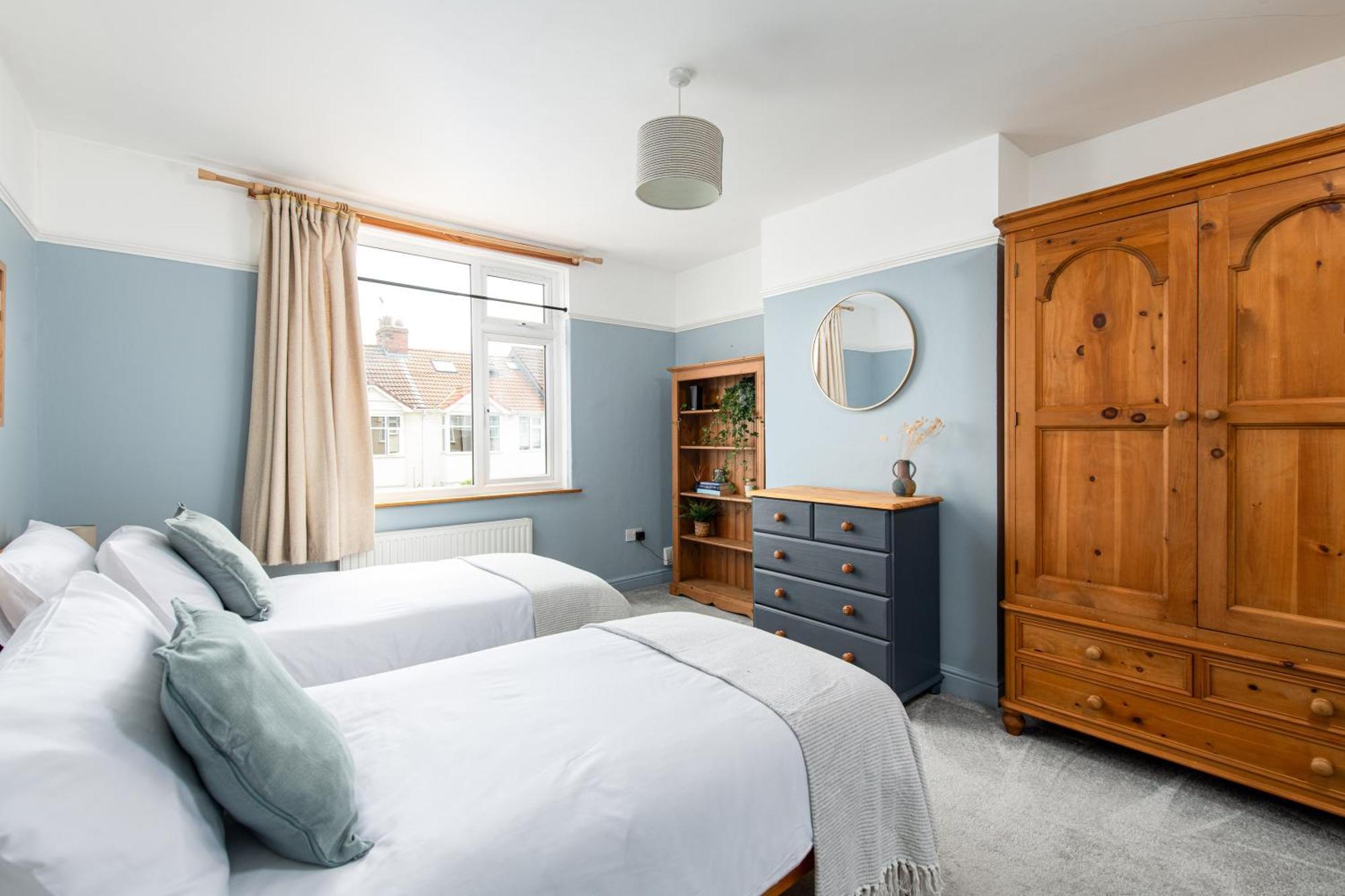 Charming Family Home With Stoves, Garden & Parking Bristol Bagian luar foto